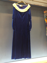 Load image into Gallery viewer, Renaissance Queen Costume
